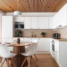 Kingwest Villa - free parking, sauna, 5br & NEW AC