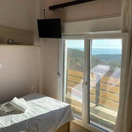 Melivoia Apartment、Ayiáのホテル