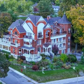 Niagara Grandview Boutique Hotel โรงแรมในไนแอการาฟอลส์