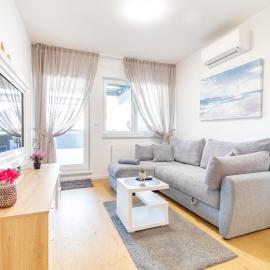 LILY apartment - Flexible SelfCheckins 48- Luxury- Extra big terrace with jacuzzi