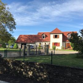 La Tour Carrée, hotel di Nenon