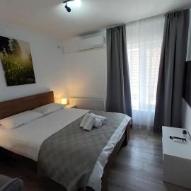 Old Town Studio 2 Apartment nr 4, khách sạn ở Baia Mare