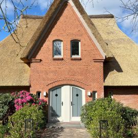 Reetdach-Landhaus Mini Haubarg, hotel en Tating