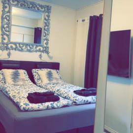 Pronssi Villa, Vuokatin ytimessä sisältyy Ilmainen pysäköinti, Sauna, etu terassi ja piha alue, Wi-Fi, SmartTV, hotel v destinaci Vuokatti