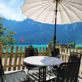 Lakeview Basement Apartment near Interlaken, hotel din Niederried