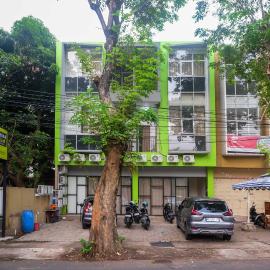 Urbanview Hotel AVA Semarang near Akademi Kepolisian Semarang by RedDoorz โรงแรมในJatingaleh