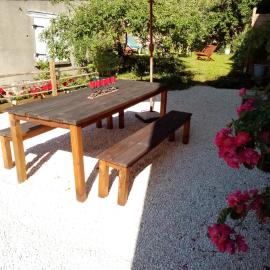 GITE LES 27 ROSES ET PLUS、Châtel-Censoirのホテル