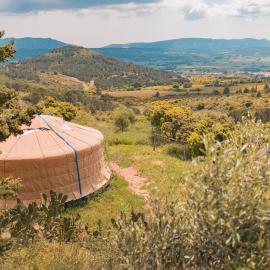 Yourte Mongole Insolite - Gîte Saint Roch, hotelli kohteessa Tuchan