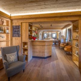 Il Cavallino - Albergo & Appartamenti, hotel u gradu Sapada