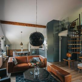The Loft / Hill View Modern Apartment