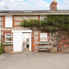 Historic Stable on a Private Vineyard, hotel u gradu Blandford Forum