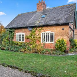 Beautiful 2 Bedroom Cottage in Oxton