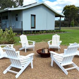 Hannah's Place in the heart of Lovedale, Hunter Valley wine country, Free bottle of wine with each booking โรงแรมในเลิฟเดล