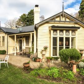 Sassafras village stay - historic home sleeps 4 โรงแรมในSassafras