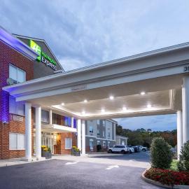 Holiday Inn Express Hotel & Suites Vineland Millville by IHG, hotel di Vineland
