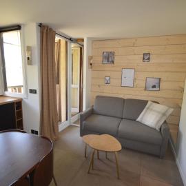 Studio rénové au pied des pistes avec balcon et cuisine équipée - FR-1-755-9