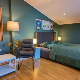 3 ROOMS - Zimmervermietung nähe Flughafen BER - gratis WLAN, Parken & Netflix, Hotel in Berlin