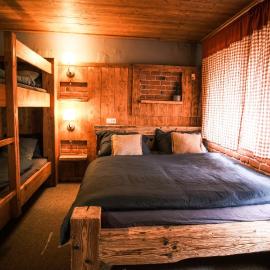 Little Trees Apartment, готель у місті Бенецко
