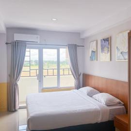 Sunggal में, होटल Skyview Setiabudi Apartment Medan Mitra RedDoorz