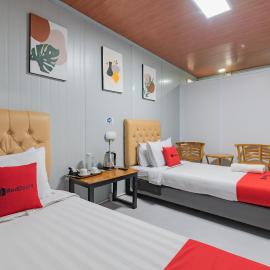 RedDoorz Container @ Teras Cimanuk Garut, hotel in Garut