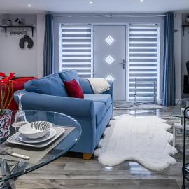 Modern and Stylish 1-Bedroom Guesthouse near M6 J10 Perfect for Business Stays & Couples Free Parking & Wi-Fi