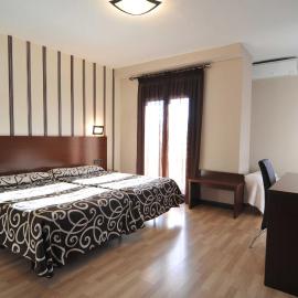 Hotel Ciudad de Plasencia، فندق في بلاسينثيا