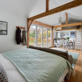 Stunning Cabin with incredible views near Goodwood, hotel in Rogate