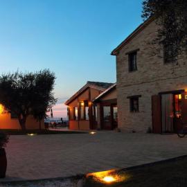 Cadabò, hotel a Montecarotto