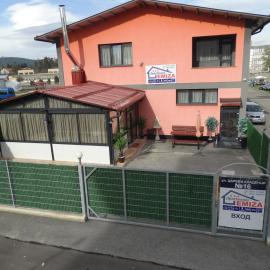 Apartments EMIZA، فندق في ساموكوف