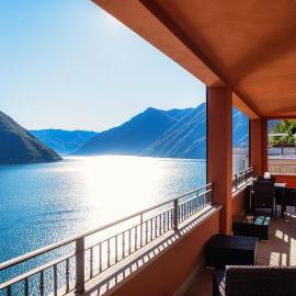 Rosso Sunset - by MyHomeInComo, hotelli kohteessa Colonno
