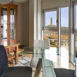 Sakura Homes Torre de Hércules 7 plazas، فندق في لا كورونيا