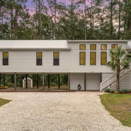 Bright Modern 4 Bdrm House Near Beach Pet Friendly, hotel in Pawleys Island