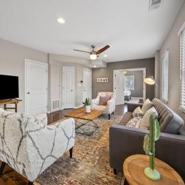 Classy 2BR Condo Near City Centre - OTR, UC, Zoo, hotel u gradu Sinsinati