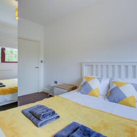 Viesnīca Open Mind Property - City Centre & Free Parking 2 Vehicle pilsētā Fērema