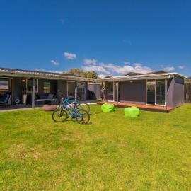 Walk to the Water - Whangamata Holiday Home