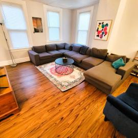 3 BR - Off Street Parking - Amazing View Nearby, hotel in Pittsburgh