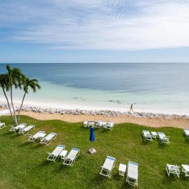 Florida Keys Sea Isle Condo Ocean Front Private Beach、Key Colony Beachのホテル