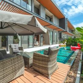 New 3BR Pool Villa Long One A5 with Chalong Bay view, hotel v mestu Chalong