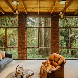 Modern Seednest Treehouse, Forest & Mountain View, hotel in Sassafras