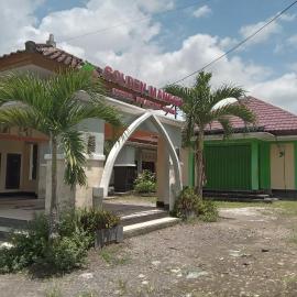 Capital O 93391 Golden Manggis Hotel Near SMKN 1 Lingsar, hótel í Narmada