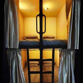 C Place - Capsule A, hotel en Manila