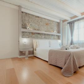Aphrodite Luxury APT with Jacuzzi