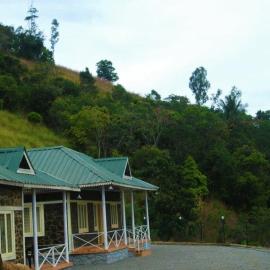 Vagamon 4 large family Rooms & 20 bunk beds apartment 812'983'5682, Hotel in Vagamon