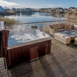 Wren Lodge HM11 HOT TUB Lakeside Spa Property