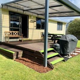 Relax Cabin - Waihi Beach Holiday Home, hotel in Waihi Beach