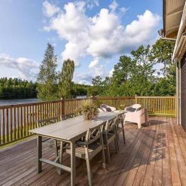 Solviken Hjorted - Alleinlage direkt am See mit Sauna, Jacuzzi und Orangerie, Hotel in Hjorted