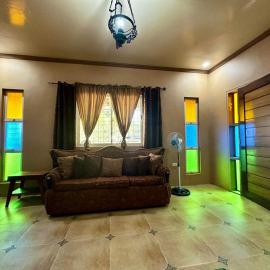 Shawn's Transient House at New Clark City, hotel i Calingcuan