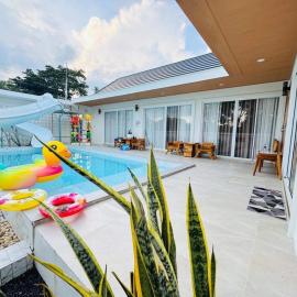 บ้านลินลดา พูลวิลล่าขนอม, hotel in Ban Phang Phrao