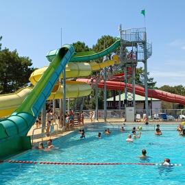 Mobil Home 6 personnes camping 4 etoiles Bonne Anse la Palmyre: Les Mathes şehrinde bir otel