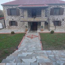 Το σπίτι του παληκαρα, hotel em Diáva